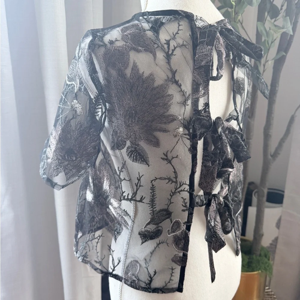 Disturbia Sheer Black Floral Embroidered Short-Sleeve Top US2 - Picture 5 of 5